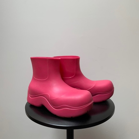 Bottega Veneta Puddle Boots in Lollipop Pink from FW 2020 - Picture 1 of 7
